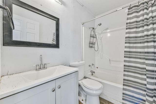 1220 Pecan Street, Clute, TX 77531