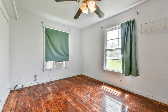 1220 Pecan Street, Clute, TX 77531