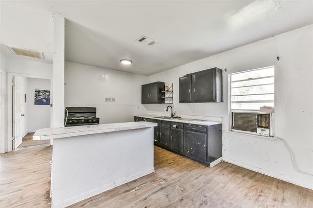 1220 Pecan Street, Clute, TX 77531