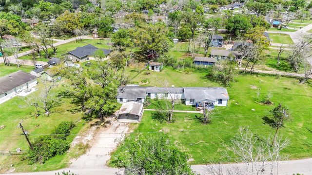 1220 Pecan Street, Clute, TX 77531