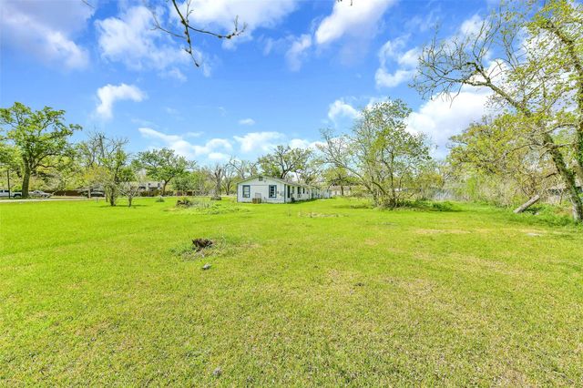 1220 Pecan Street, Clute, TX 77531