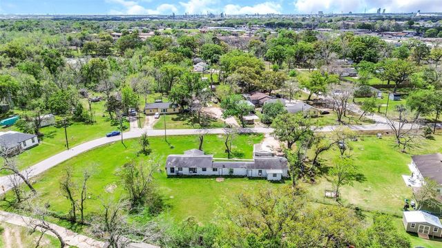 1220 Pecan Street, Clute, TX 77531