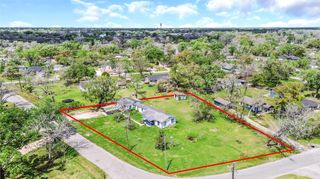 1220 Pecan Street, Clute, TX 77531