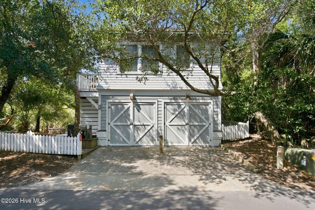 617 Ocracoke Way, Southport, NC 28461