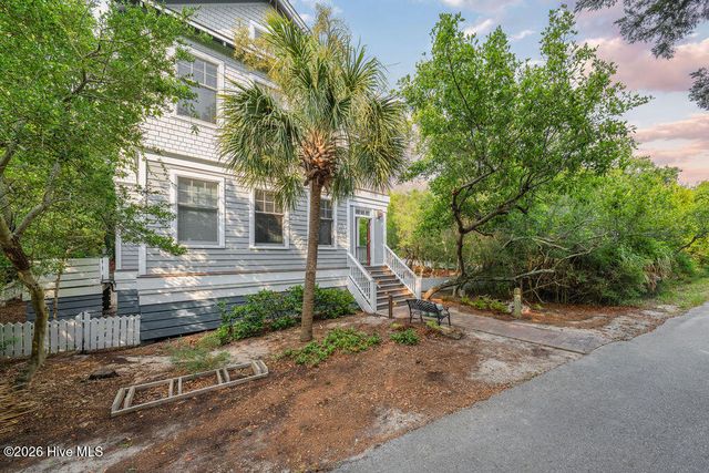 617 Ocracoke Way, Southport, NC 28461
