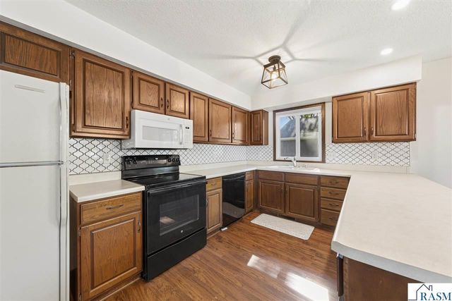 1813 Marie Lane, North Mankato, MN 56003