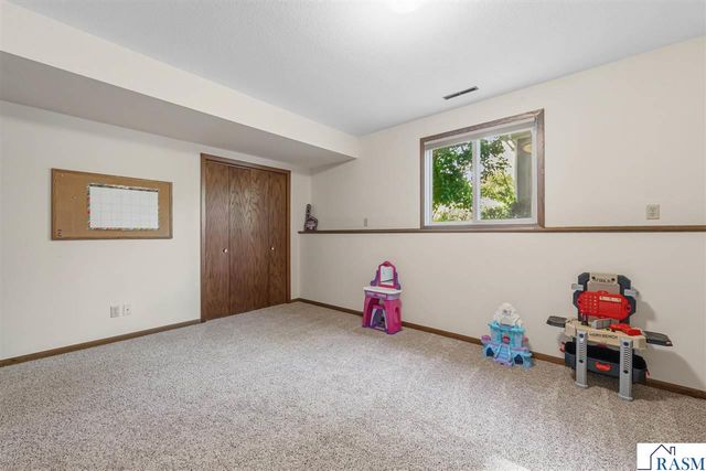 1813 Marie Lane, North Mankato, MN 56003