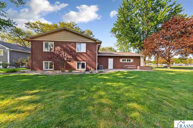 1813 Marie Lane, North Mankato, MN 56003