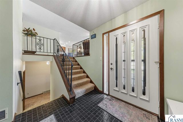 1813 Marie Lane, North Mankato, MN 56003