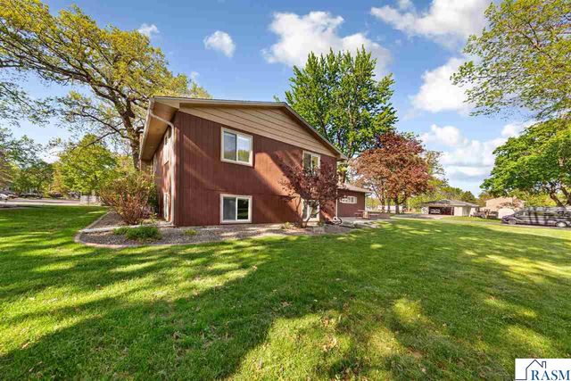 1813 Marie Lane, North Mankato, MN 56003