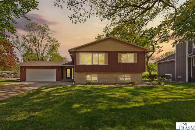 1813 Marie Lane, North Mankato, MN 56003
