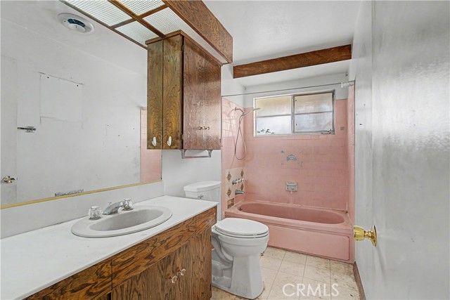 22337 Strathern Street, Canoga Park (los Angeles), CA 91304