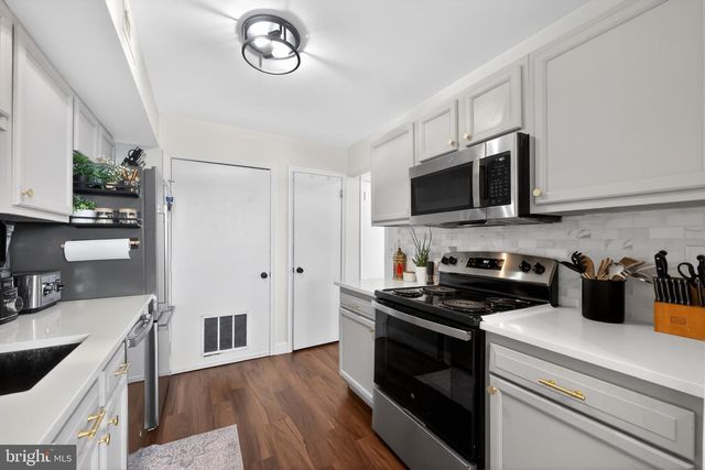 16 LYRIC CT, Sicklerville, NJ 08081