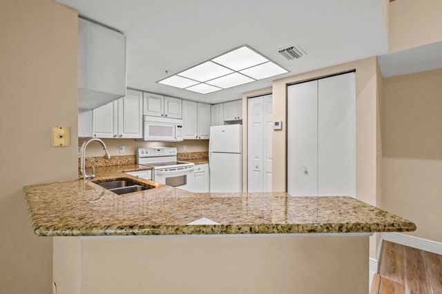 1100 S Crestwood Ct S S 1109, Royal Palm Beach, FL 33411