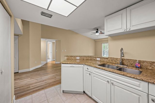 1100 S Crestwood Ct S S 1109, Royal Palm Beach, FL 33411