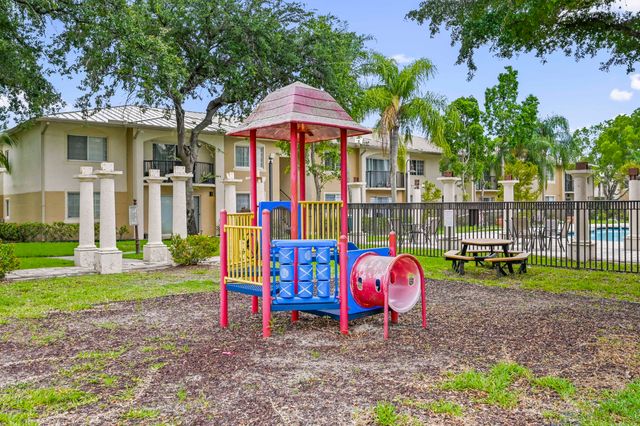 1100 S Crestwood Ct S S 1109, Royal Palm Beach, FL 33411