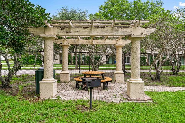 1100 S Crestwood Ct S S 1109, Royal Palm Beach, FL 33411