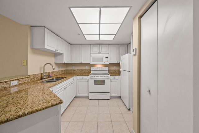1100 S Crestwood Ct S S 1109, Royal Palm Beach, FL 33411