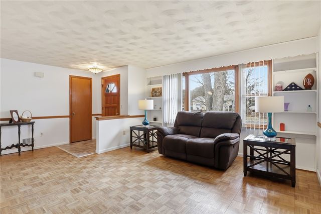 77 Gannett Road, Farmington, NY 14425