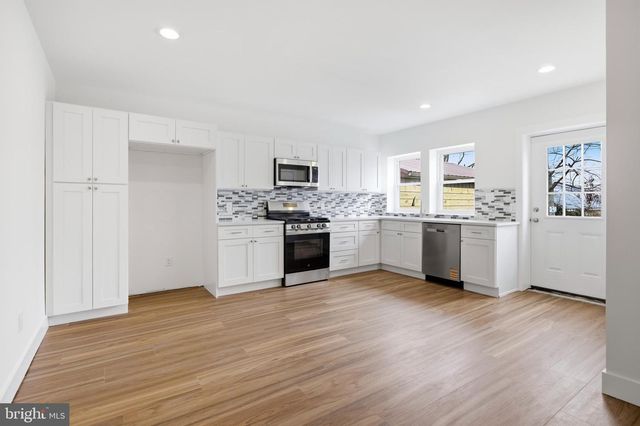 206 BARTRAM AVE, Essington, PA 19029