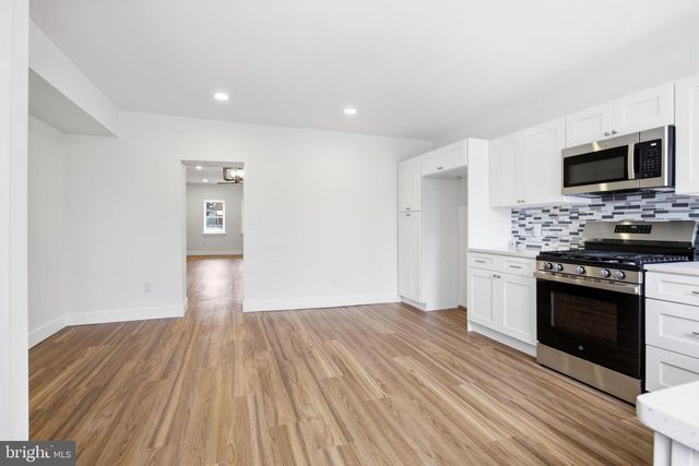 206 BARTRAM AVE, Essington, PA 19029