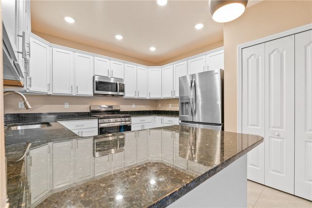 6045 Red Maple Manor, Vero Beach, FL 32966