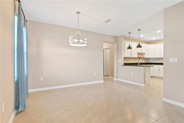 6045 Red Maple Manor, Vero Beach, FL 32966