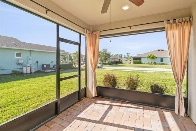 6045 Red Maple Manor, Vero Beach, FL 32966