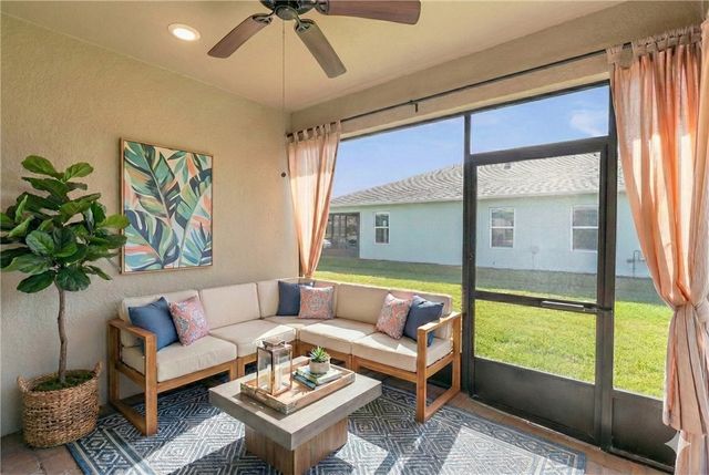 6045 Red Maple Manor, Vero Beach, FL 32966