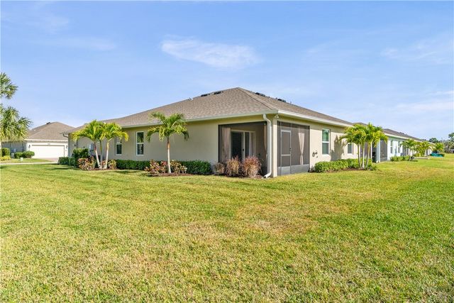 6045 Red Maple Manor, Vero Beach, FL 32966