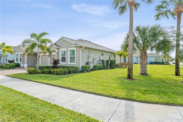 6045 Red Maple Manor, Vero Beach, FL 32966
