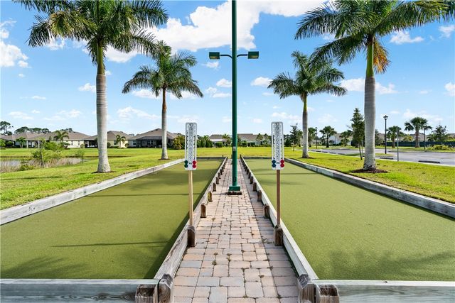 6045 Red Maple Manor, Vero Beach, FL 32966