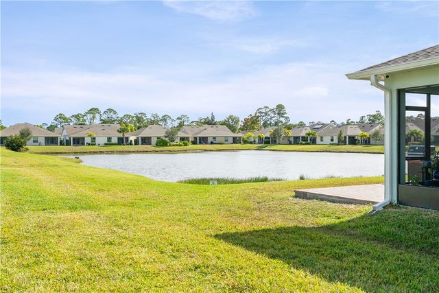 6045 Red Maple Manor, Vero Beach, FL 32966