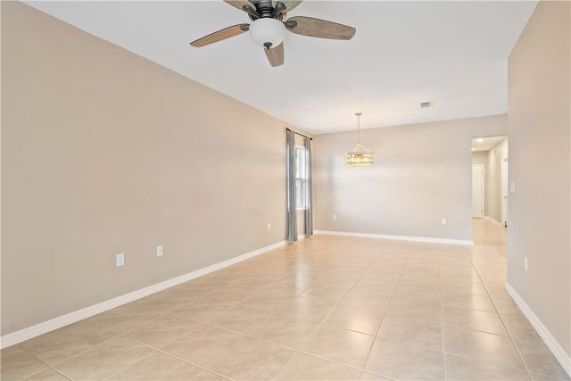 6045 Red Maple Manor, Vero Beach, FL 32966