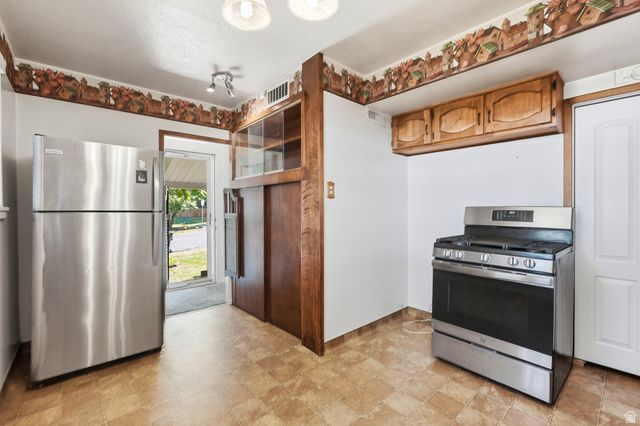 3891 S GRANDVIEW DR, Ogden, UT 84403