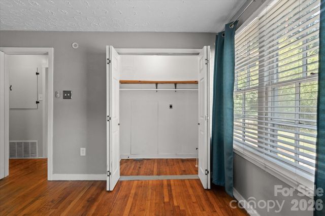 224 Aurora Drive, Asheville, NC 28805