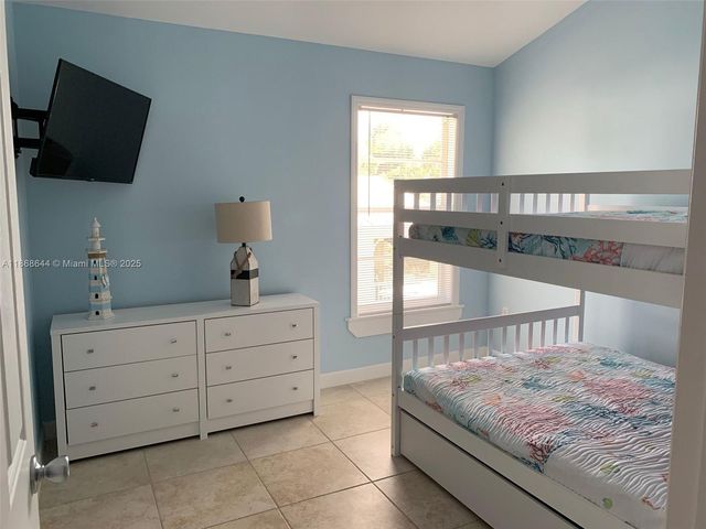 1013 Snapper Ln, Key Largo, FL 33037