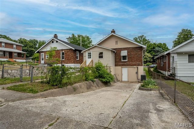 2833 Walton Road, St Louis, MO 63114