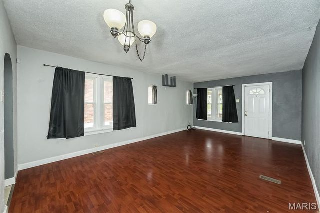 2833 Walton Road, St Louis, MO 63114
