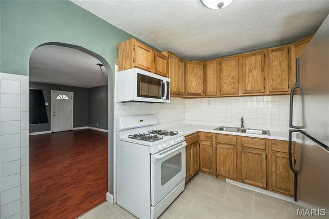 2833 Walton Road, St Louis, MO 63114
