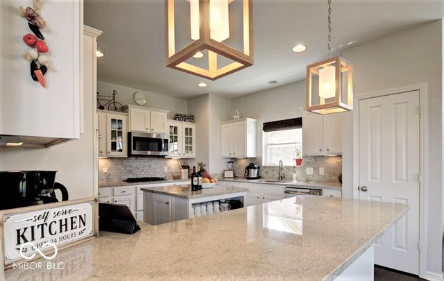9875 N Port Drive, Mccordsville, IN 46055