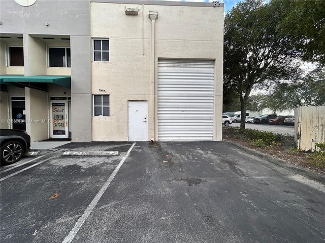 5930 NW 99th Ave 7, Doral, FL 33178