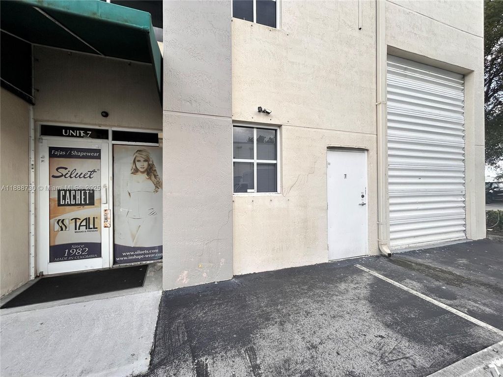 5930 NW 99th Ave 7, Doral, FL 33178