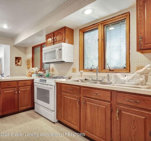 1234 Redpole Drive, Dewitt, MI 48820