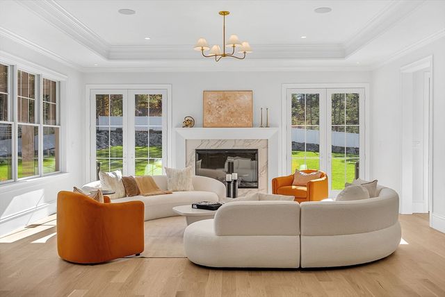 8 Crestview Road, Needham, MA 02492