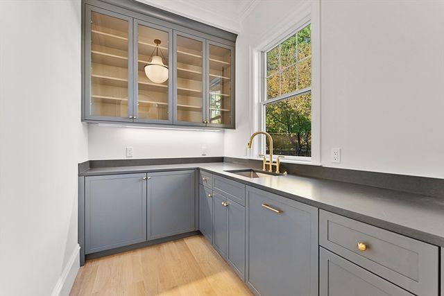 8 Crestview Road, Needham, MA 02492