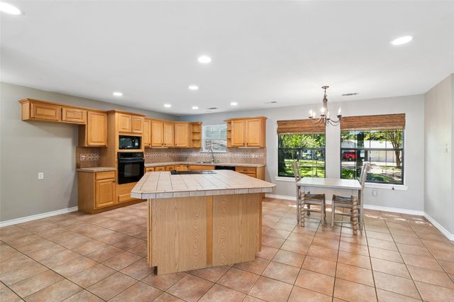 118 Lancelot Drive, Mabank, TX 75156