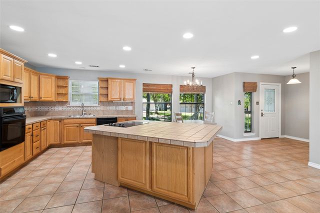 118 Lancelot Drive, Mabank, TX 75156