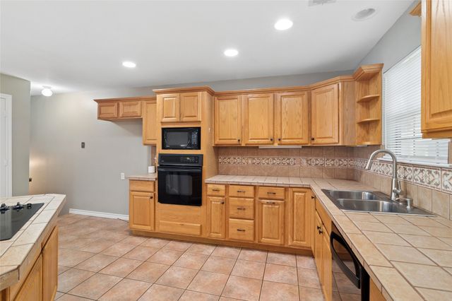 118 Lancelot Drive, Mabank, TX 75156