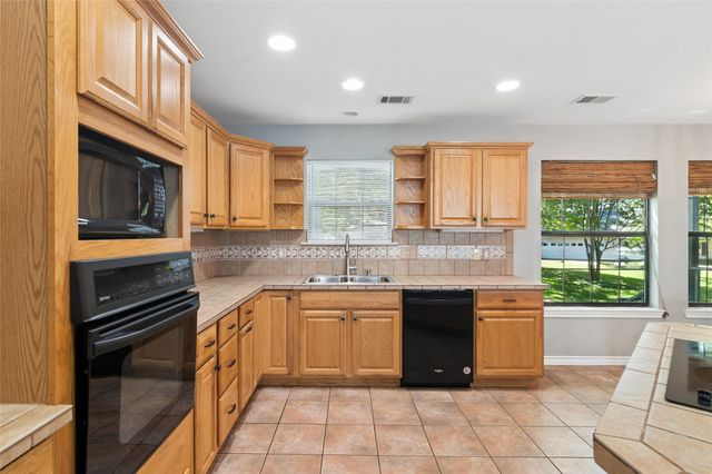 118 Lancelot Drive, Mabank, TX 75156